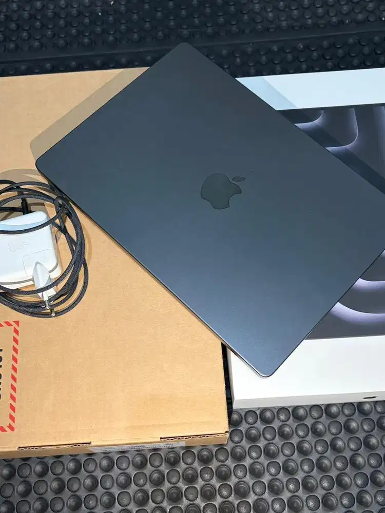IBOX MACBOOK PRO M4 16/512 GB 14 inci RESMI INDONESIA