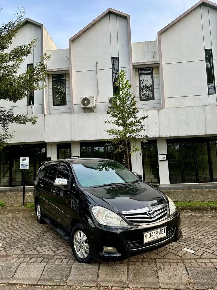 Toyota kijang Innova V matic 2010 bensin original
