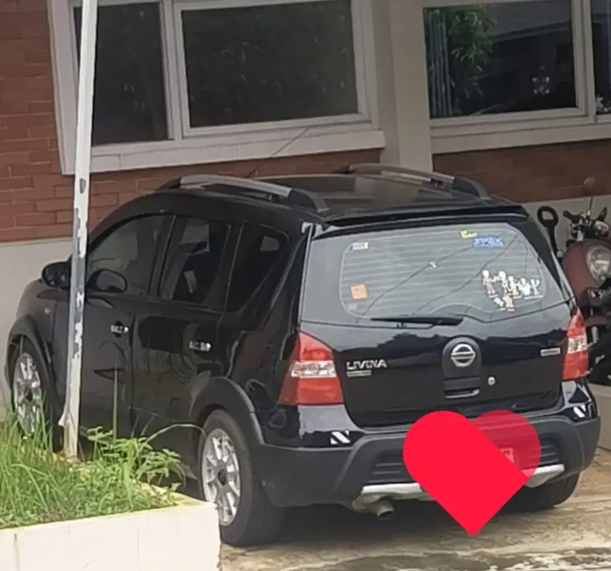 Nissan Livina 2010 Bensin