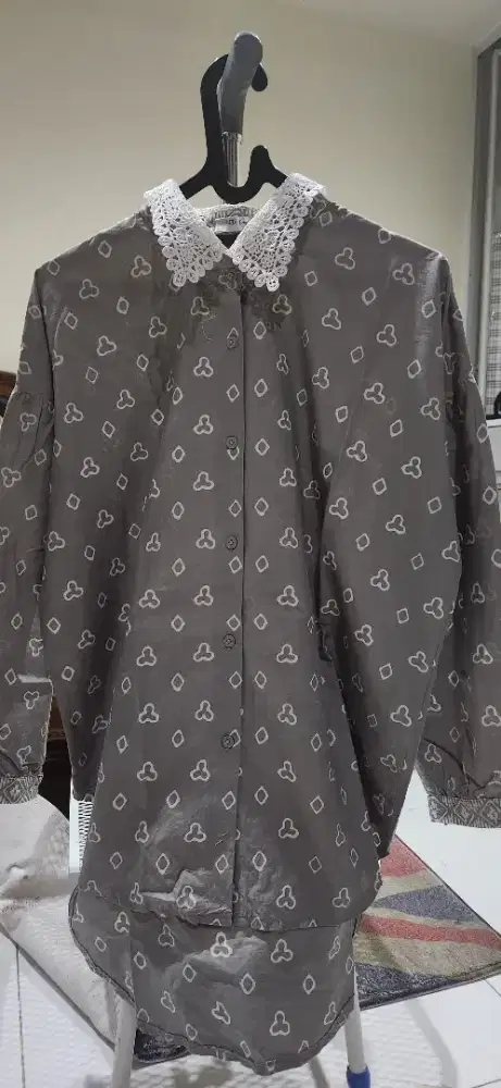 Kemeja batik motif jumputan