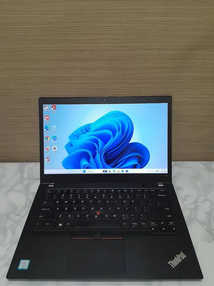 Lenovo T480s touchscreen, Core i5 gen8. Ram 8GB. SSD 256GB. layar 14in