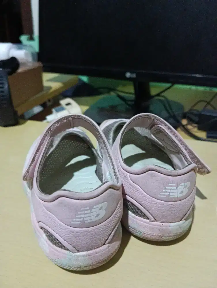 Garage Sale!!! Sandal anak New Balance