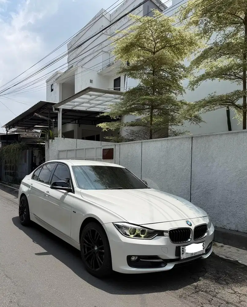 BMW F30 320i 2014 NIK 2013 milik pribadi