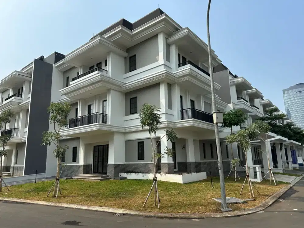 Rumah Baru Hoek 3 Lantai Ada Lift Dekat Tol di Sutera Winona Tangerang