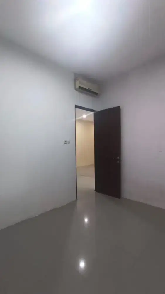 Sewakan Rumah 1 1/4 Lt
Sunter Mas Jakarta Utara