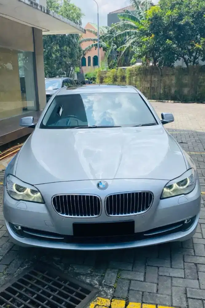 RARE BMW 528i F10 -KM 40rb-SUNROOF SILVER- Full Service 30jt+