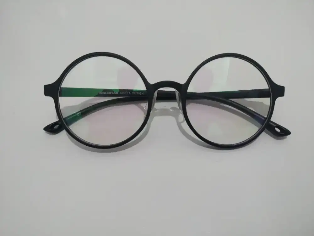 KACAMATA BARU BELUM DIPAKAI