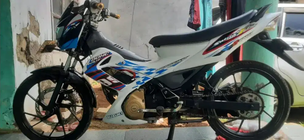 Satria  Fu 2013 putih biru