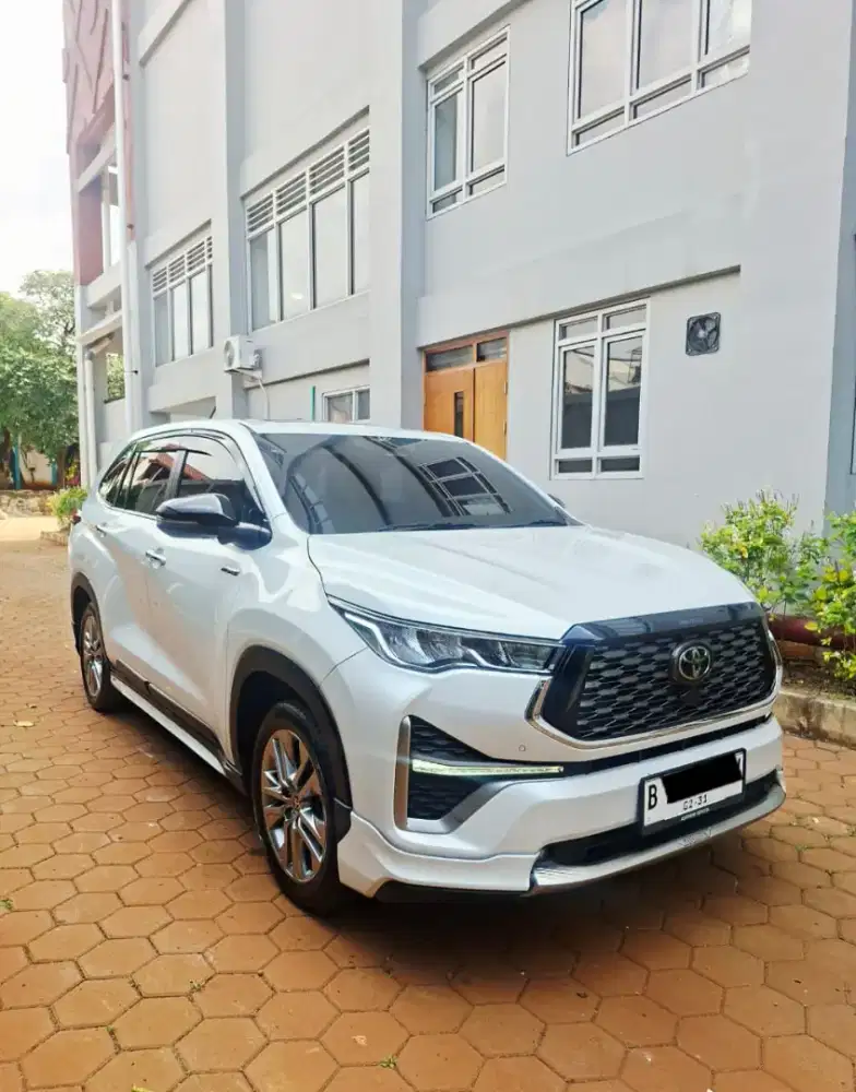 Innova Zenix Q Hybrid EV TSS Modelista CVT