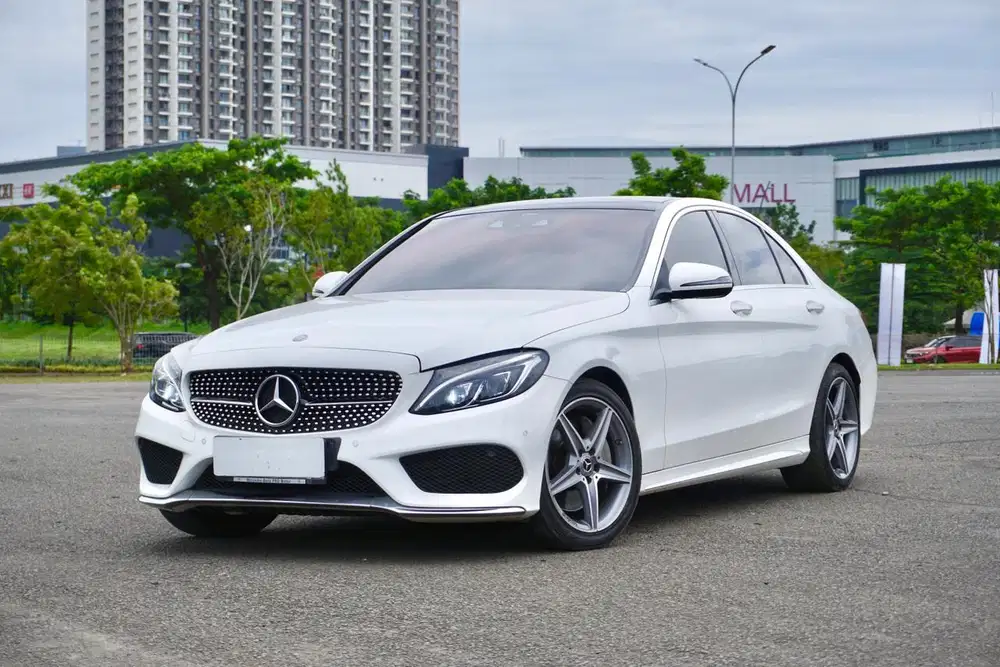 Mercedes Benz C300 W205 AMG 2017 Putih Mulus Promo Low DP Best Deal