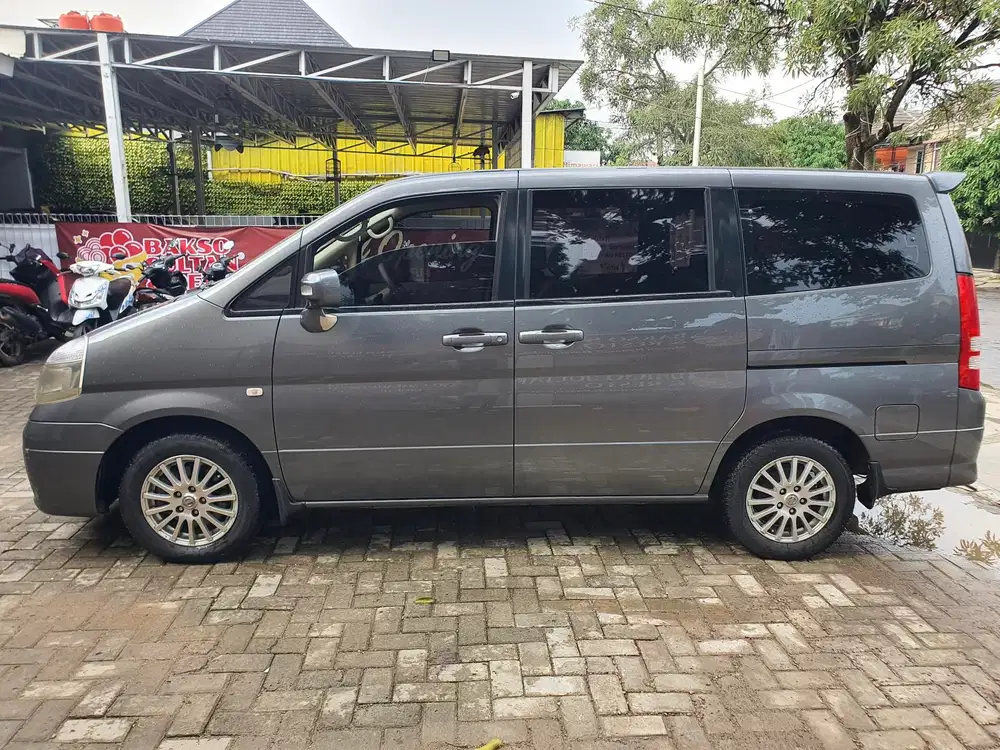 MOBIL KELUARGA MEWAH NAN LEBAR 7 SA