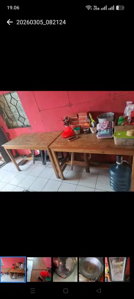 Meja kayu untuk jualan
