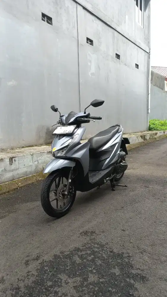 Harga Cash! Beat deluxe CBS ISS 2025 , warna silver!