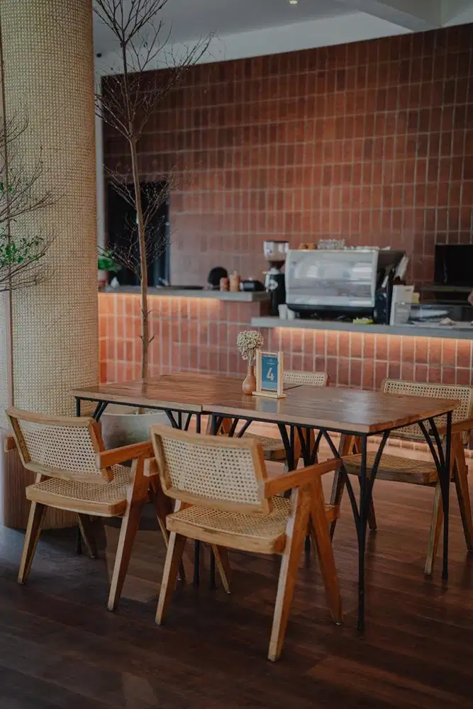 Over kontrak cafe di renon