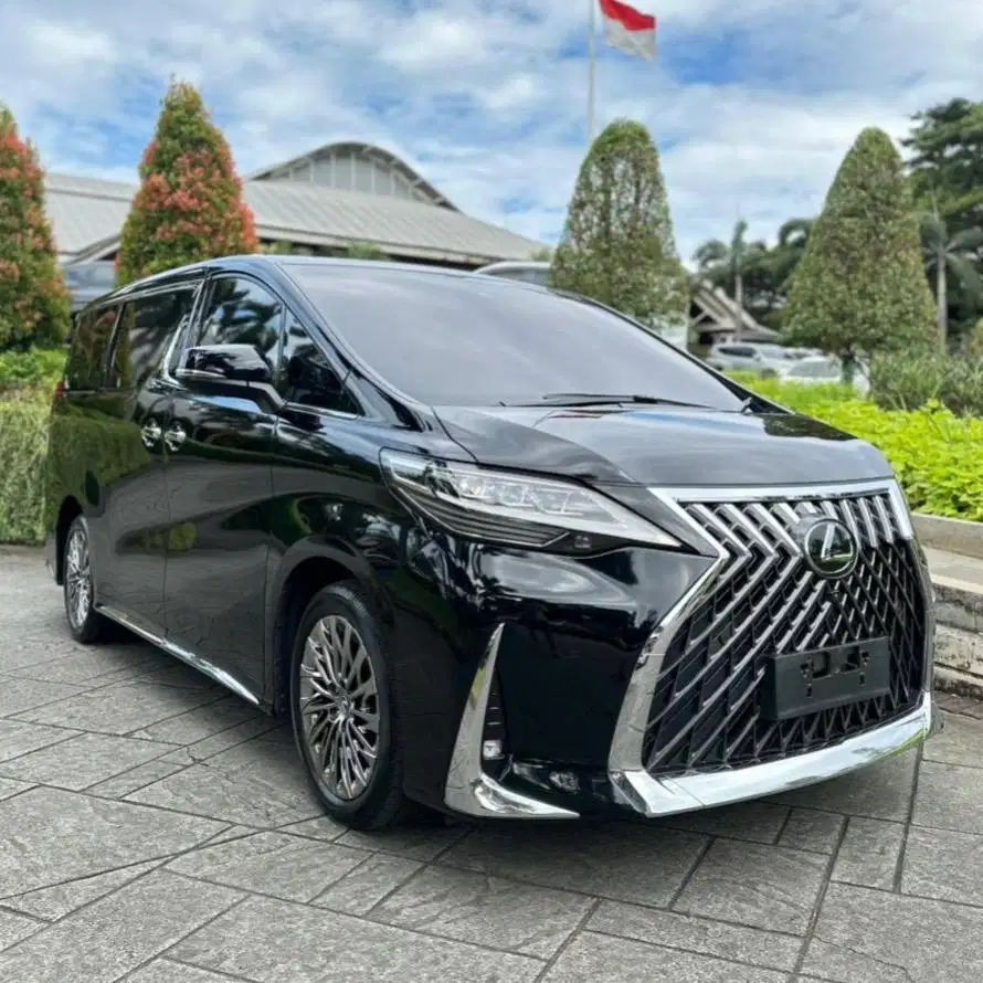 (CASH) Lexus LM350 7 Seaters 2022
