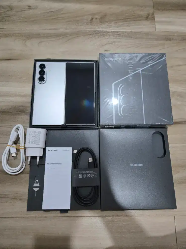 Fold 7 12/256 fullset ori,garansi ON 31 agustus,NETT,ad dent pemakaian