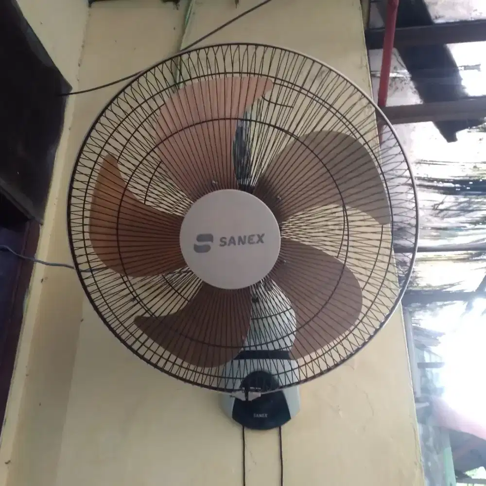 Kipas Angin Dinding 18 in
