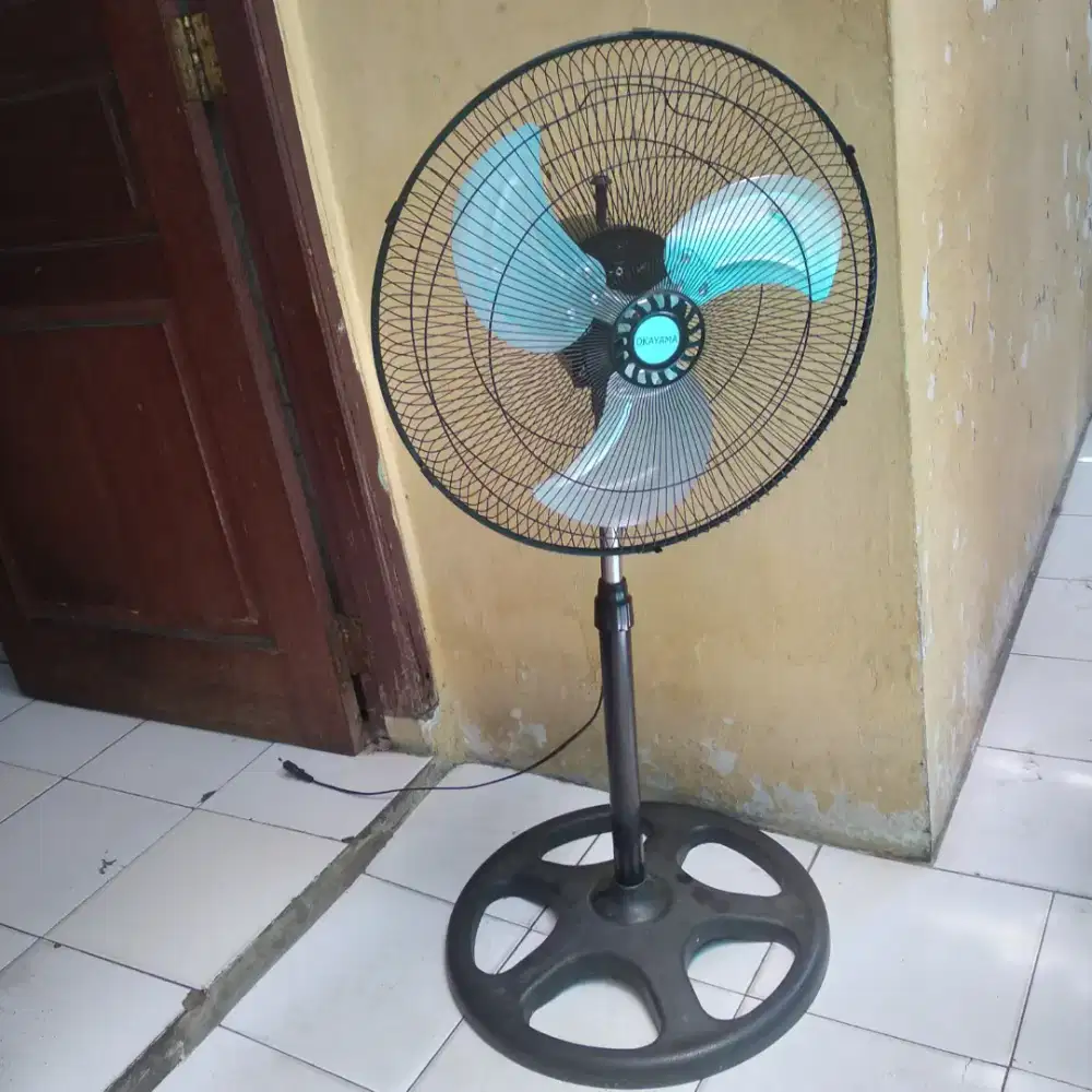 Kipas Angin Berdiri Besi