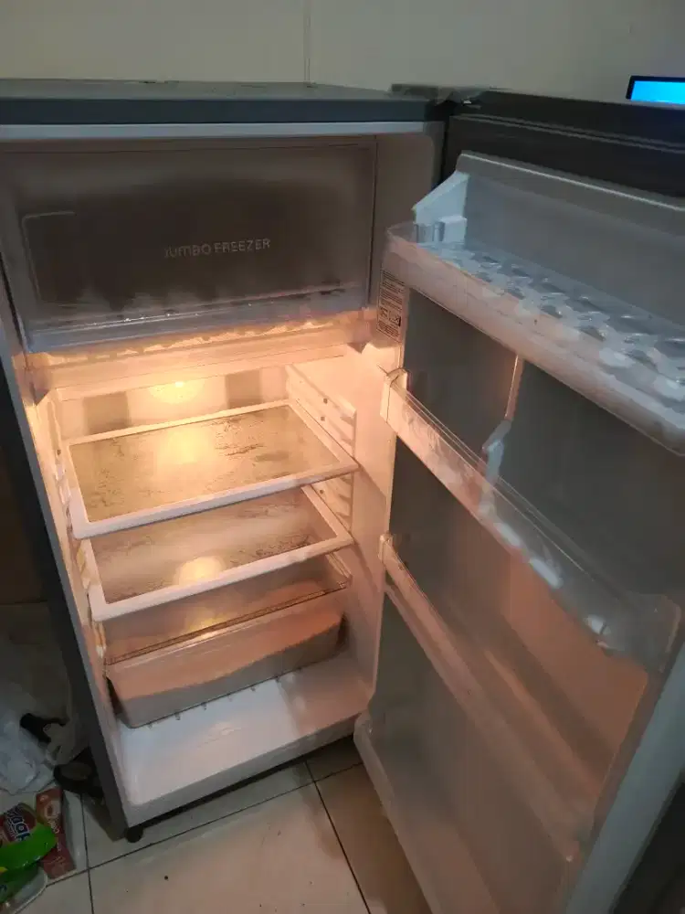 Jual kulkas pemakain belum setahun