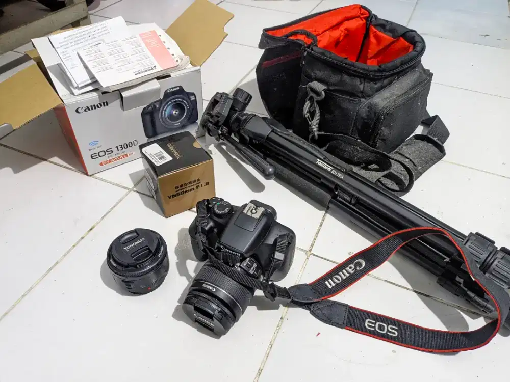 Canon 1300 D + Tripod + Lensa fix Yongnuo
