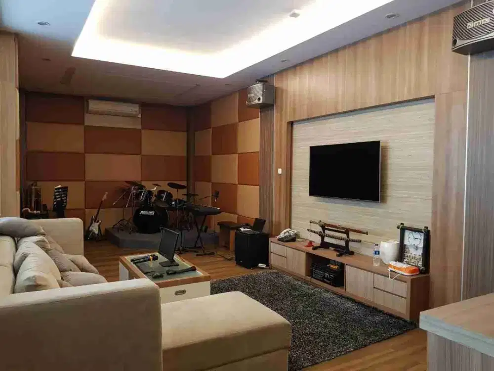 Jual Rumah Lux Mewah Full Furnished di Mainroad Kopo