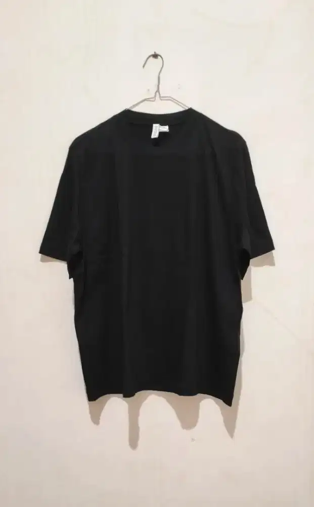 Kaos Hitam H&M Ukuran L