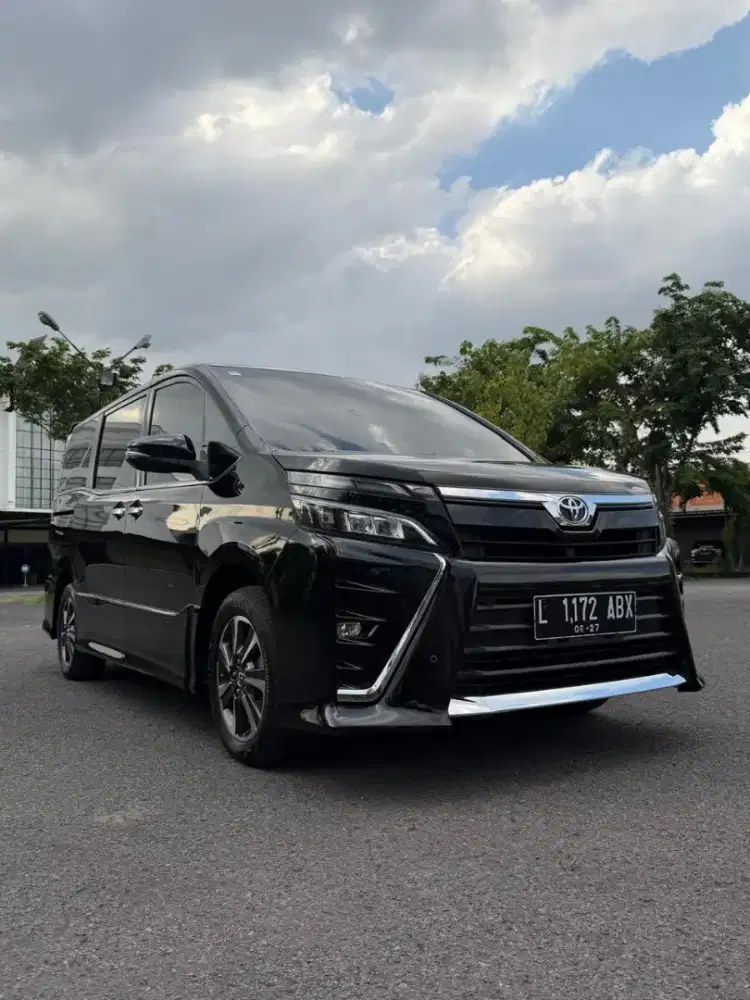 Toyota Voxy 2.0 Matic 2018 Km 86 rb