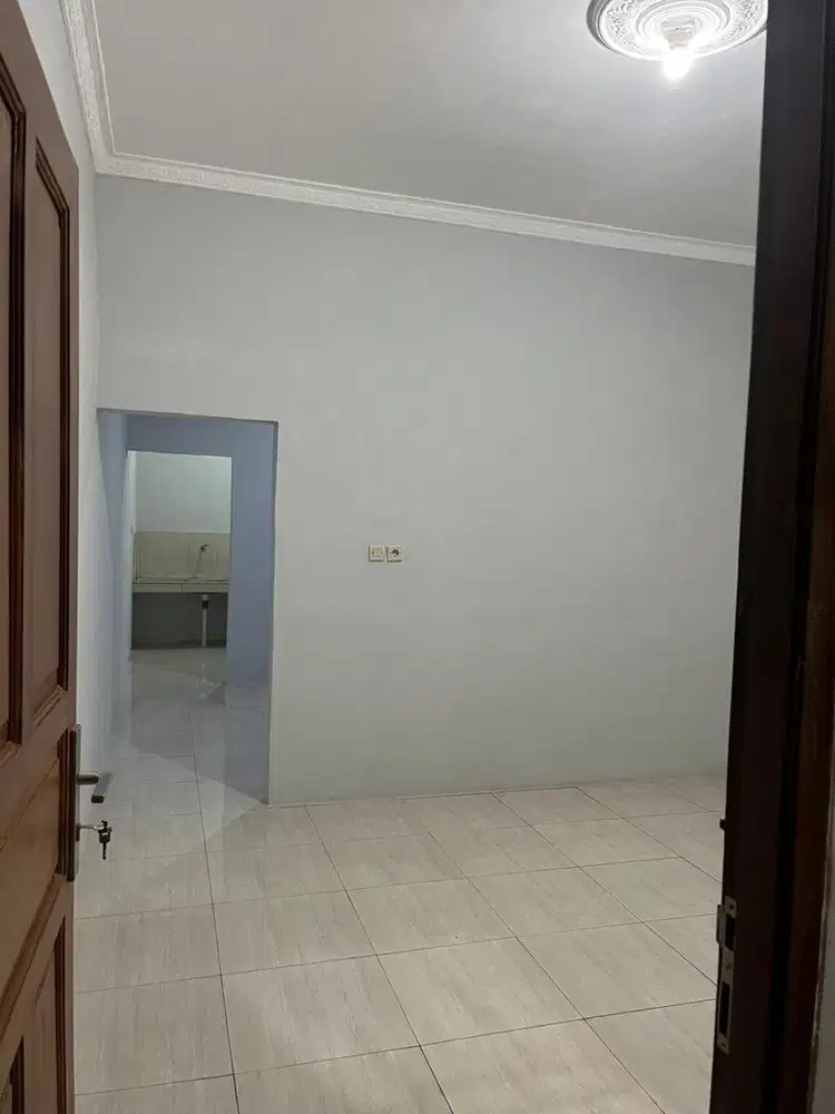 DIKONTRAKAN RUMAH 3 PETAK BARU DIRENOV DI KAWASAN INDUSTRI CIKARANG