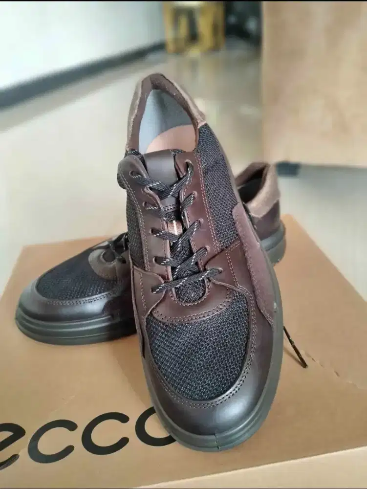 Sepatu ecco untuk karyawan