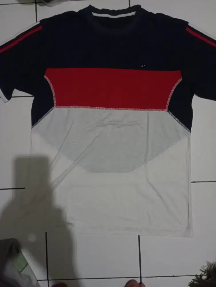 Adidas ,size L,LD:52cm,kondisi 98%,jual 120k