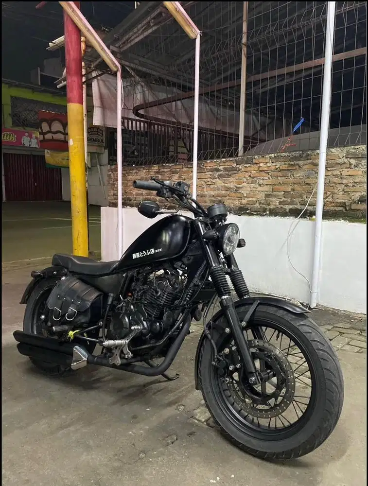 Bomber Sportster Basic Bajaj Pulsar 220f 220cc