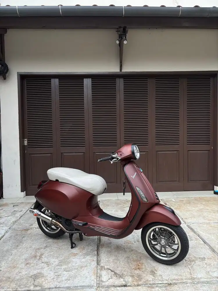 Vespa Primavera Iget ABS Limited edition 50th anniversarry