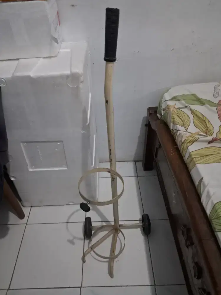 Troli (trolley) tabung oksigen
