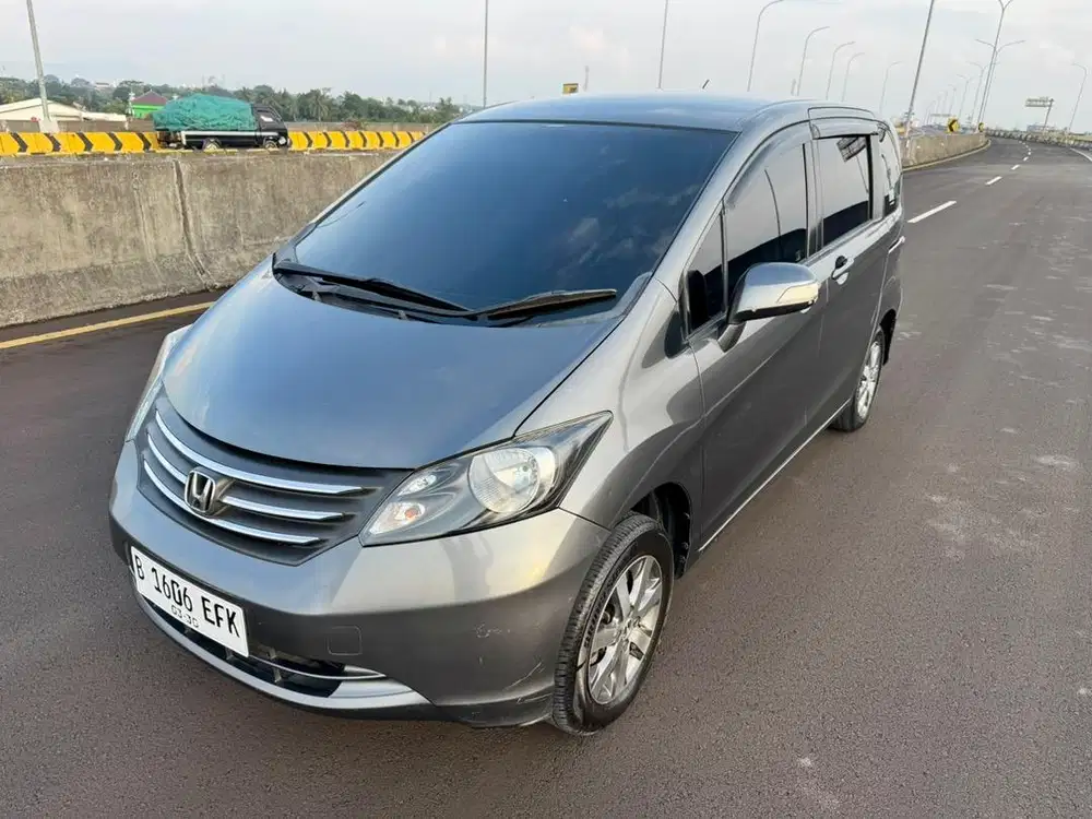 Freed PSD 1.5 I-Vtec, Matic A/T, Warna Abu-Abu, 2010, KM 122rb