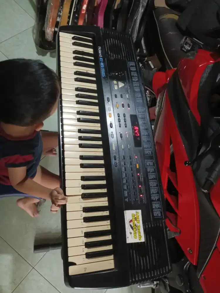 Keyboard langkah ROLAND E 16 normal