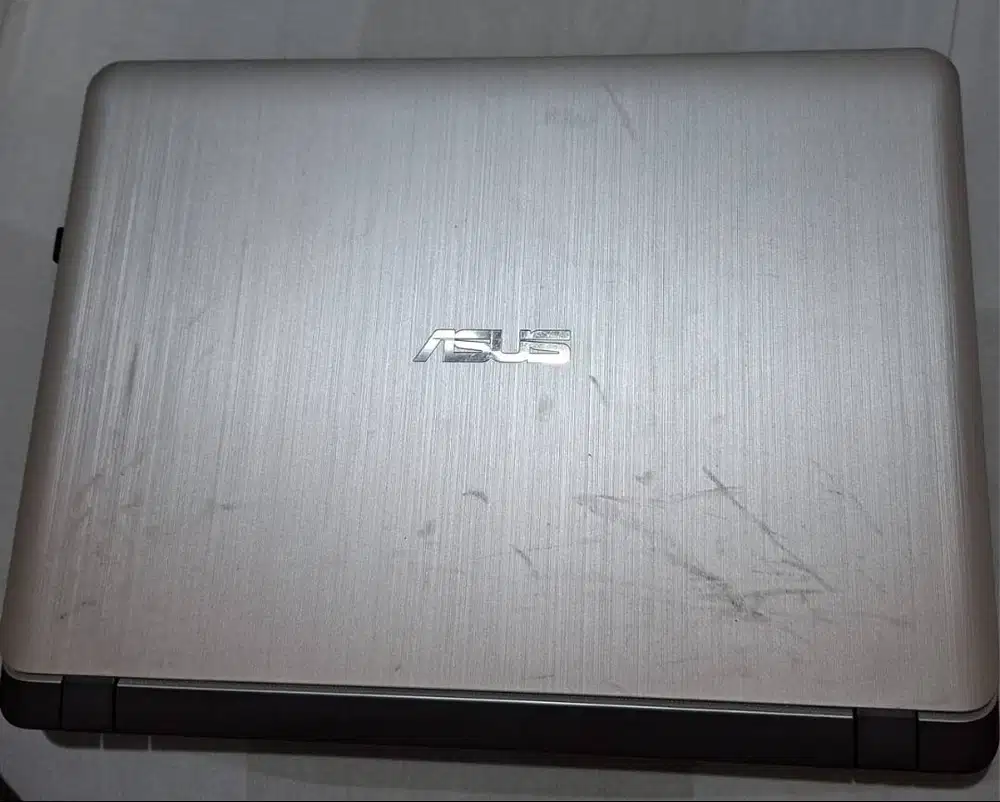 Laptop ASUS tipe A407U (bekas)