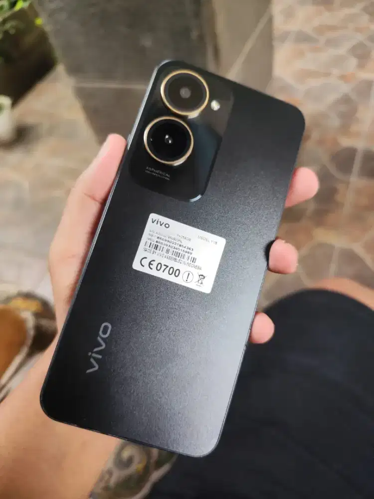 Vivo y18 5g 8/256