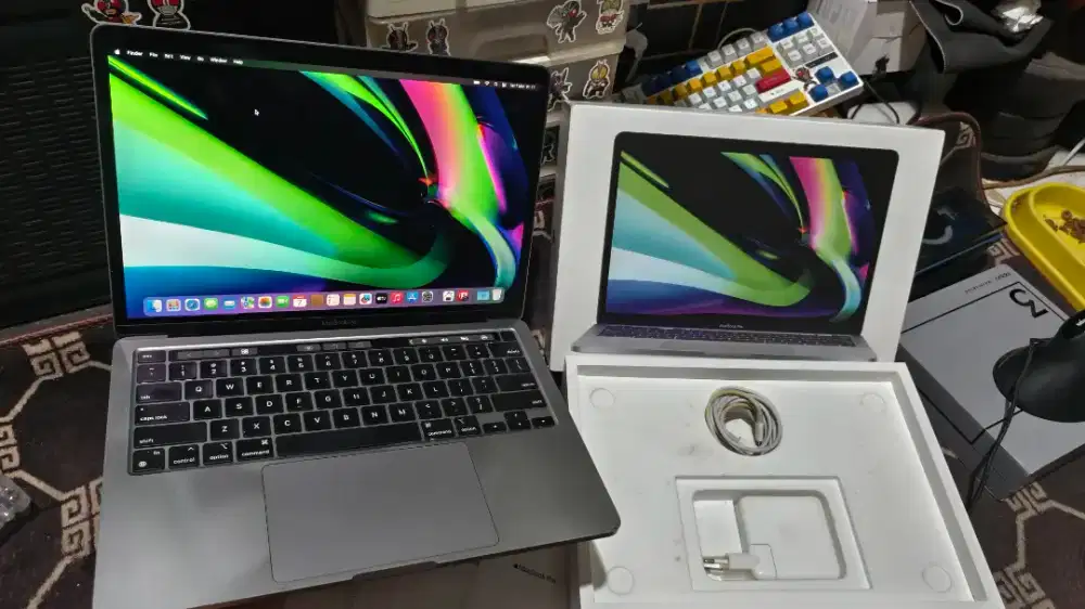 Macbook Pro M2 2022 iBox Mulus Normal Bisa TT Handphone