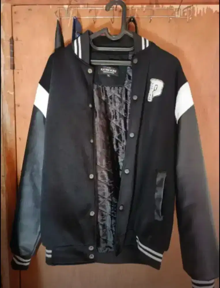 Jaket Varsity Original Black White Good Condition