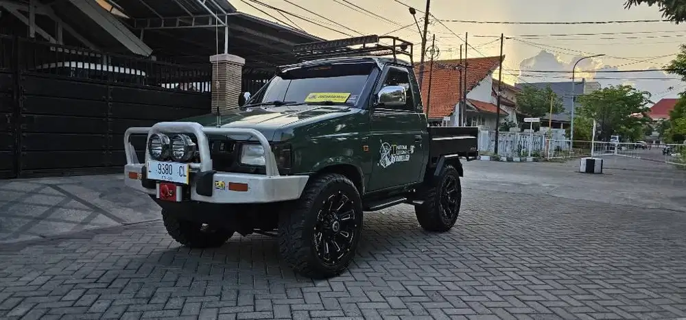 Panther Pickup 4x4 asli th 1985 Full Option Kondisi Siap Pakai Antik
