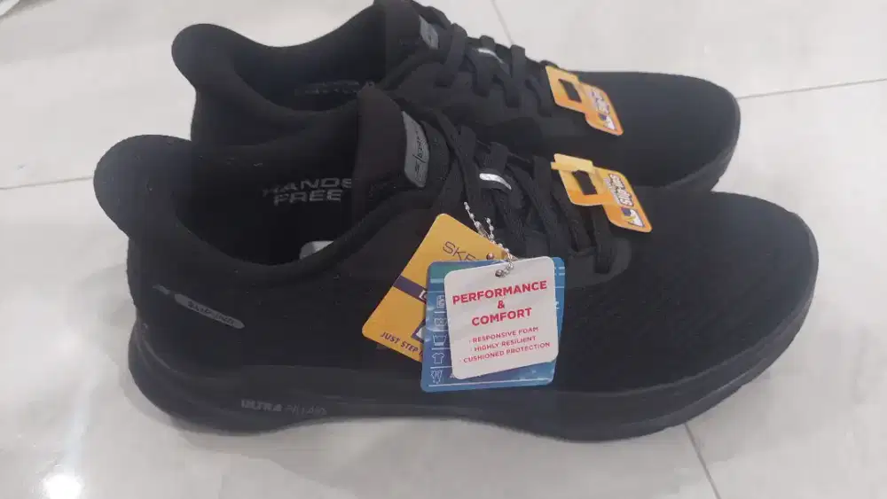 Skechers Go Walk 8 Slip On Black Ultra Pillars