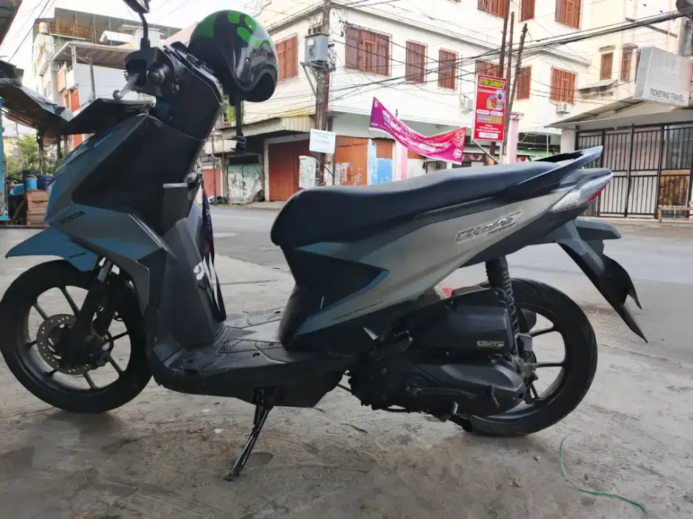 Beat deluxe tahun 2020 silver