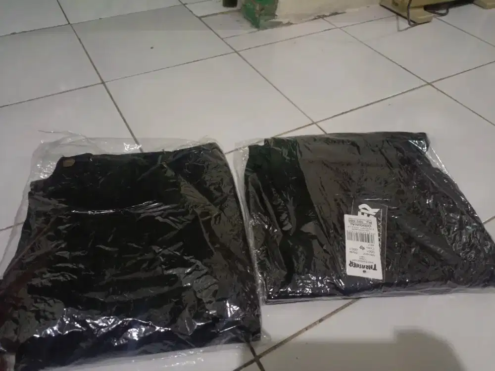 Celana Jeans Cargo Pendek Dan Safety Shoes