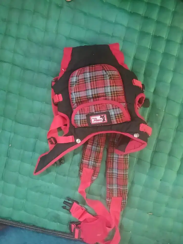 Gendongan anak gratis semua... keadaan butuh dicuci...