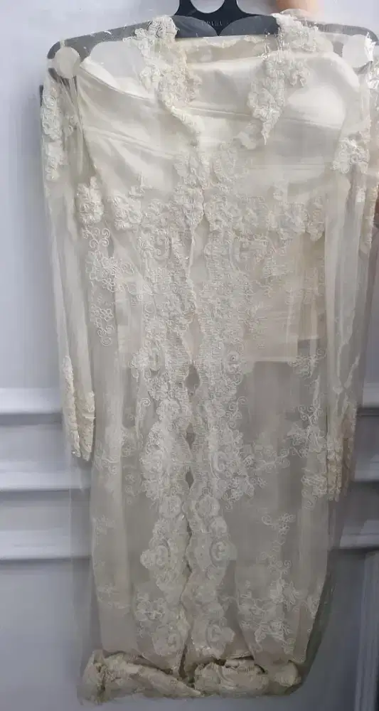 Prelove Kebaya Akad Nikah perempuan