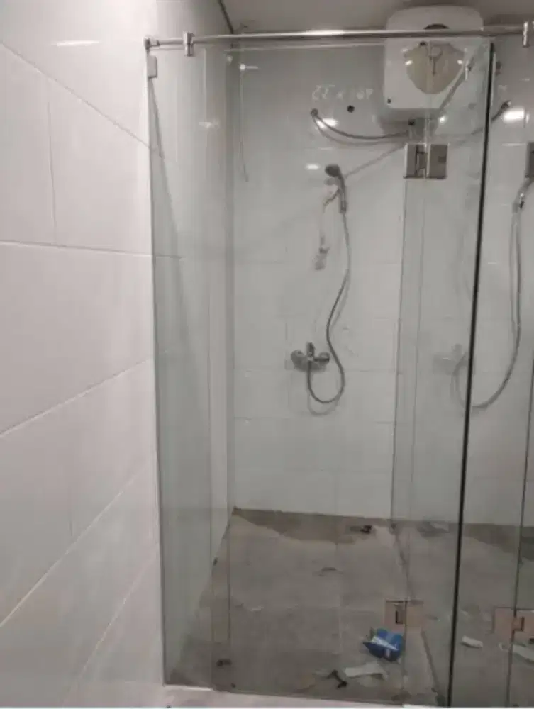 Kaca shower kamar mandi