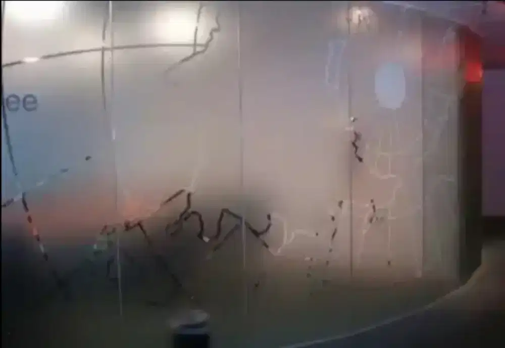 Dengan stiker sanblas kaca film ruangan memiliki kesan yg mendalam