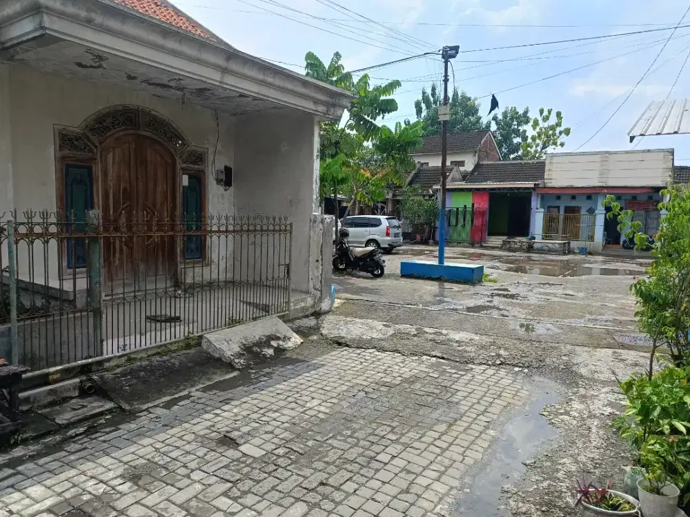 Perumahan hook samping lapangan