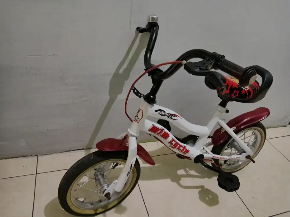Sepeda anak warna putih