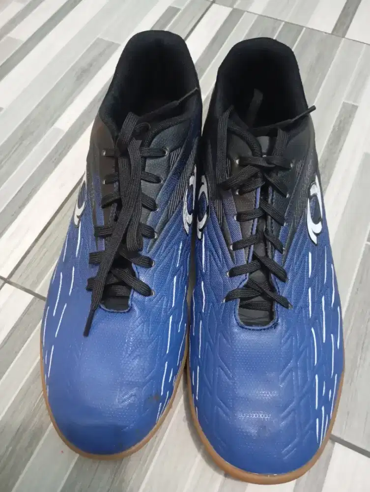 Jual sepatu futsal merk astec no kaki 42